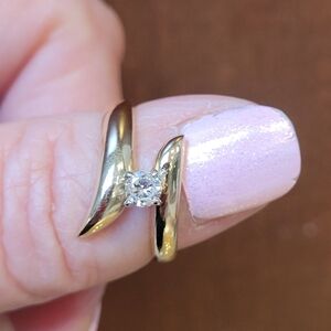 14k Yellow Gold Crossover Ring with Diamond, Size 6.5